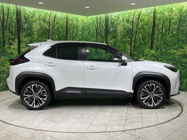 ヤリスクロス ハイブリッドＺ　禁煙車　純正８型ディスプレイオーディオ　全周囲カメラ　衝突軽減装置　レーダークルーズ　ブラインドスポットモニター　シートヒーター　ＬＥＤヘッド　電動リアゲート　純正１８インチアルミ　ＥＴＣ　スマートキ（28枚目）