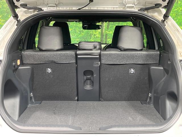 ヤリスクロス ハイブリッドＺ　禁煙車　純正８型ディスプレイオーディオ　全周囲カメラ　衝突軽減装置　レーダークルーズ　ブラインドスポットモニター　シートヒーター　ＬＥＤヘッド　電動リアゲート　純正１８インチアルミ　ＥＴＣ　スマートキ（48枚目）