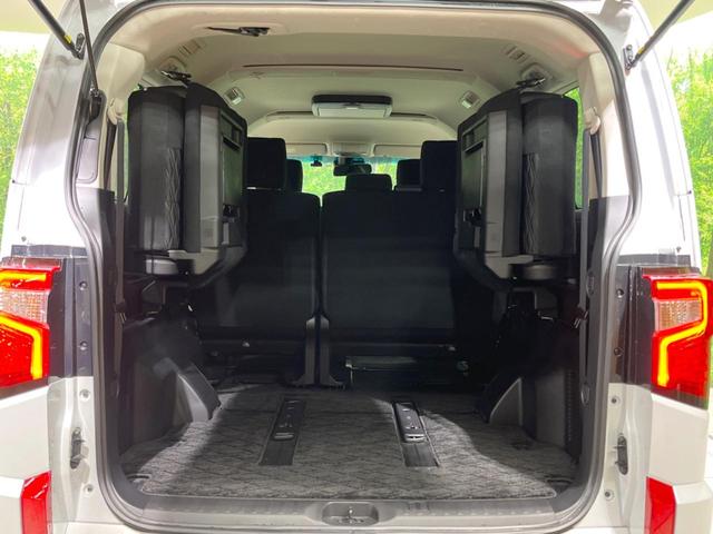 デリカＤ：５ Ｐ　４ＷＤ　ディーゼル　禁煙車　ＢＩＧ－Ｘ１１型ナビ　後席モニター　両側電動ドア　衝突軽減装置　レーダークルーズ　全周囲カメラ　パワーバックドア　ＬＥＤヘッド　シートヒーター　ステアリングヒーター（13枚目）