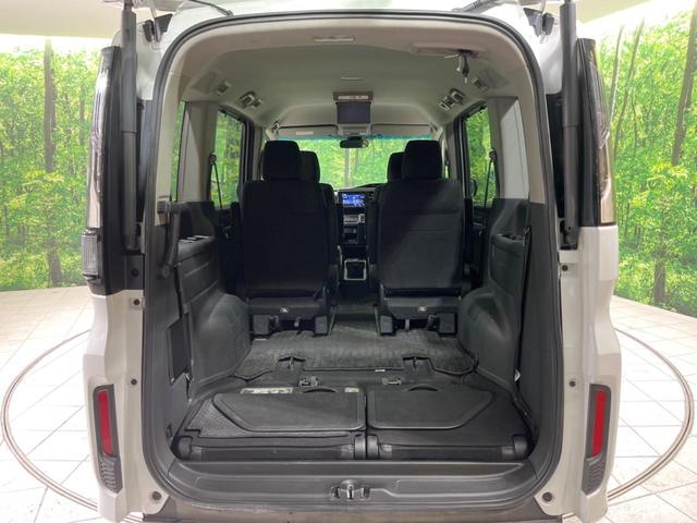 ステップワゴンスパーダ スパーダハイブリッド　Ｇ　ホンダセンシング　禁煙車　純正９型ナビ　両側電動ドア　後席モニター　衝突軽減装置　レーダークルーズ　バックカメラ　ＬＥＤヘッド＆フォグ　デュアルエアコン　純正１６インチアルミ　車線逸脱警報　ビルトインＥＴＣ（12枚目）