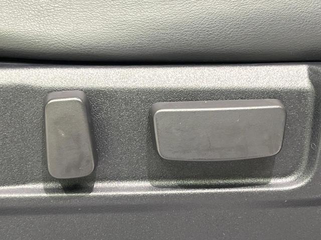 【パワーシート】スイッチ一つで簡単にシートの微調整が可能！電動だから力もいりません！快適なシートポジションにセットして、快適なドライブをお楽しみください。