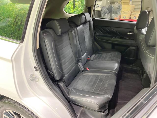 後部座席も気になるようなキズ・汚れやへたり等、大きなダメージはなく、良好な状態です。