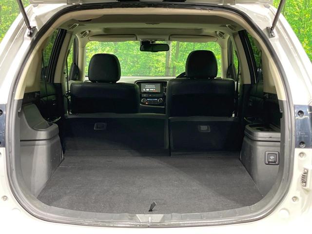 積み下ろしのしやすいデッキにはたっぷりと荷物を積み込んでいただけます。遊びから仕事まで、様々なシーンで頼れます♪