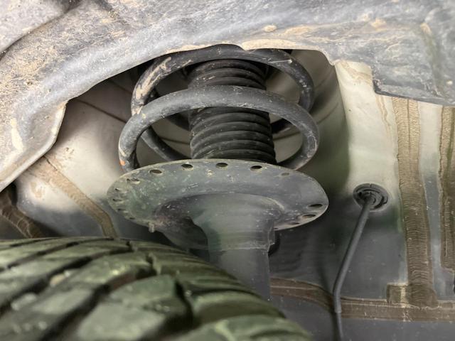 お車を安心してお乗りいただく為には、足回りの定期点検が欠かせません。サービスサポート（有償保証）では無料点検もご提供しており、安心のカーライフをお過ごしいただけるサポート体制が整っています。