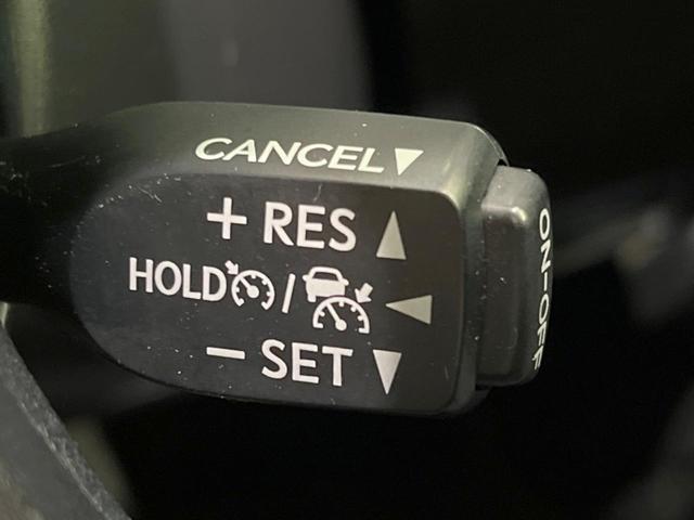 ランドクルーザープラド ＴＸ　４ＷＤ　純正ナビ　バックカメラ　衝突軽減装置　レーダークルーズ　コーナーセンサー　車線逸脱警報　ＬＥＤヘッド＆フォグ　オートハイビーム　バックカメラ　純正１７インチアルミ　ｂｌｕｅｔｏｏｔｈ　禁煙車（6枚目）