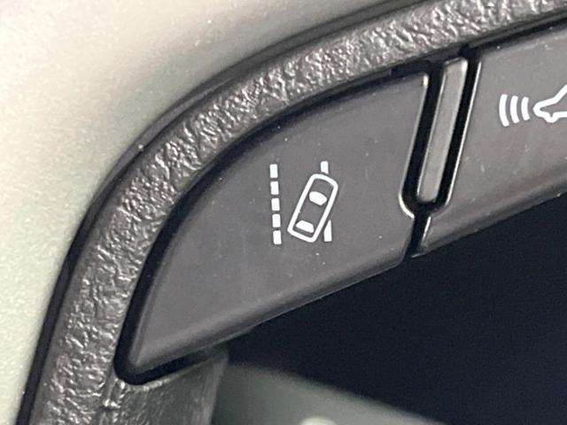 ランドクルーザープラド ＴＸ　４ＷＤ　純正ナビ　バックカメラ　衝突軽減装置　レーダークルーズ　コーナーセンサー　車線逸脱警報　ＬＥＤヘッド＆フォグ　オートハイビーム　バックカメラ　純正１７インチアルミ　ｂｌｕｅｔｏｏｔｈ　禁煙車（7枚目）