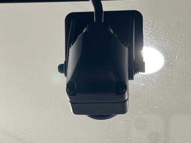 【ドライブレコーダー】安心・安全なカーライフに必須のドライブレコーダーを装備！走行中はもちろん、あおり運転や事故に遭遇した際の状況も映像で記録し、万一のリスクに備えます。