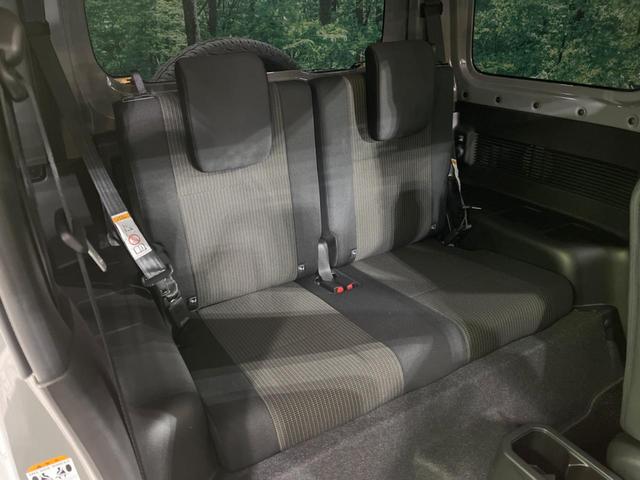 後部座席も気になるようなキズ・汚れやへたり等、大きなダメージはなく、良好な状態です。