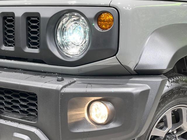 【ＬＥＤヘッドライト】悪天候や夜間走行時も良好な視界を確保し安心して運転できる高輝度ＬＥＤヘッドライトを装備！点灯速度が早く、消費電力も抑えられています。