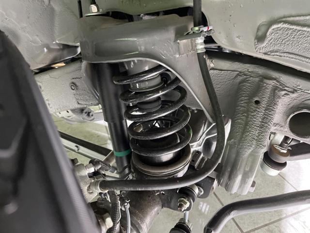 お車を安心してお乗りいただく為には、足回りの定期点検が欠かせません。サービスサポート（有償保証）では無料点検もご提供しており、安心のカーライフをお過ごしいただけるサポート体制が整っています。