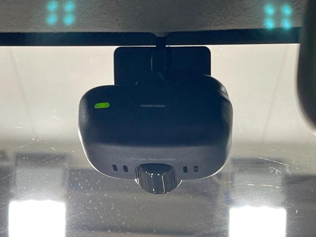 【ドライブレコーダー】安心・安全なカーライフに必須のドライブレコーダーを装備！走行中はもちろん、あおり運転や事故に遭遇した際の状況も映像で記録し、万一のリスクに備えます。