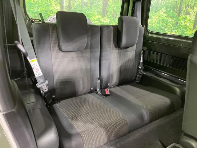 後部座席も気になるようなキズ・汚れやへたり等、大きなダメージはなく、良好な状態です。