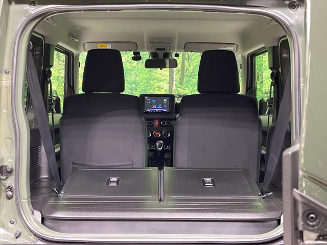 後席を格納すると、これだけの広さが！シーンに合わせたシートアレンジで、大きな荷物も積むことが出来ます♪