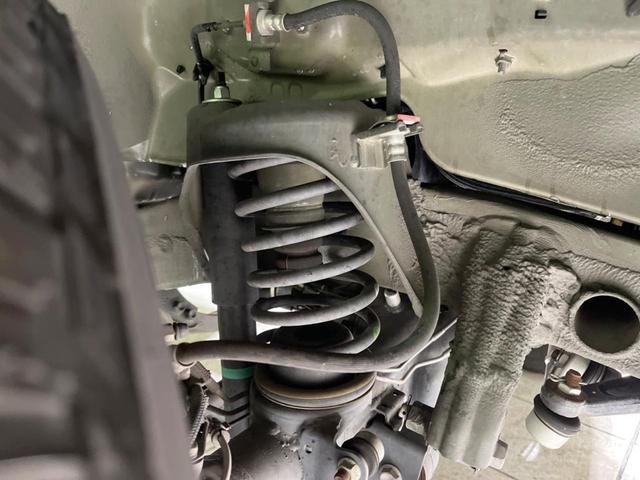 お車を安心してお乗りいただく為には、足回りの定期点検が欠かせません。サービスサポート（有償保証）では無料点検もご提供しており、安心のカーライフをお過ごしいただけるサポート体制が整っています。