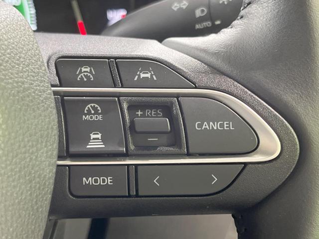 ヴォクシー Ｓ－Ｚ　禁煙車　純正１０型ナビ　両側電動ドア　レーダークルーズ　衝突軽減装置　レーンアシスト　コーナーセンサー　リアオートエアコン　シートヒーター　ドラレコ　ＥＴＣ　ＬＥＤヘッド　オートハイビーム（8枚目）