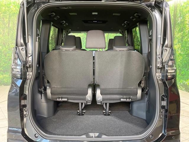 ヴォクシー Ｓ－Ｚ　禁煙車　純正１０型ナビ　両側電動ドア　レーダークルーズ　衝突軽減装置　レーンアシスト　コーナーセンサー　リアオートエアコン　シートヒーター　ドラレコ　ＥＴＣ　ＬＥＤヘッド　オートハイビーム（12枚目）