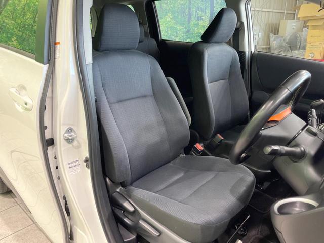 シエンタ Ｇ　両側電動ドア　純正ナビ　衝突軽減装置　バックカメラ　車線逸脱警報　ドラレコ　ＥＴＣ　ＬＥＤヘッド　オートハイビーム　フォグランプ　純正１５インチアルミ　アイドリングストップ　黒内装　禁煙車（8枚目）