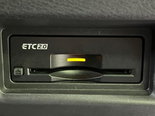 セレナ ハイウェイスターＶ　禁煙車　純正１２．３型ナビ　全周囲カメラ　プロパイロット　衝突軽減装置　両側電動ドア　リアオートエアコン　デジタルインナーミラー　ブラインドスポットモニター　ＥＴＣ２．０　スマートキー（8枚目）