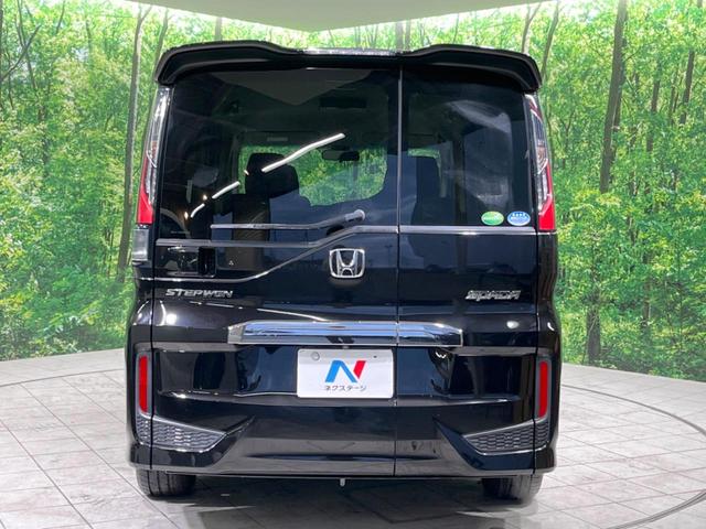 ステップワゴンスパーダ スパーダアドバンスパッケージβ　純正９型ナビ　両側電動ドア　後席モニター　衝突軽減装置　レーダークルーズ　禁煙車　スマートキー　ＬＥＤヘッド　ビルトインＥＴＣ　純正１６インチアルミ　車線逸脱警報　オートライト（19枚目）