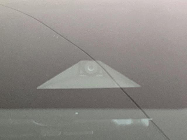 ノート Ｘ　禁煙車　純正９型ナビ　衝突軽減装置　全周囲カメラ　ブラインドスポットモニター　デジタルミラー　ＥＴＣ２．０　ドラレコ　置くだけ充電　コーナーセンサー　オートハイビーム　レーンキープ　スマートキー（3枚目）