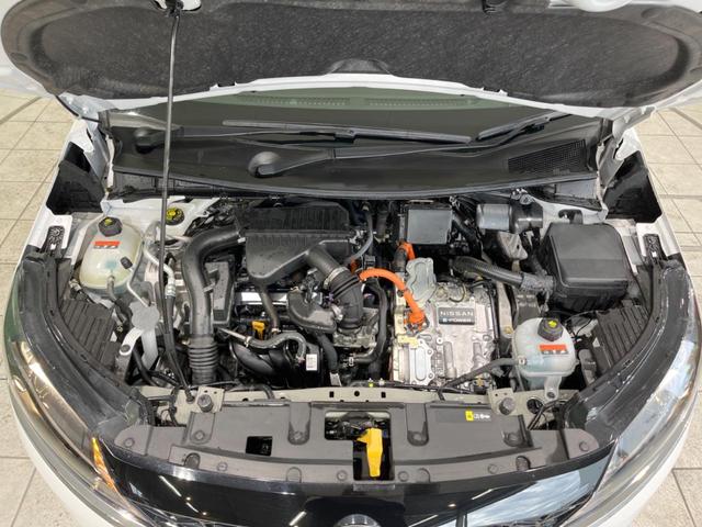 ノート Ｘ　禁煙車　純正９型ナビ　衝突軽減装置　全周囲カメラ　ブラインドスポットモニター　デジタルミラー　ＥＴＣ２．０　ドラレコ　置くだけ充電　コーナーセンサー　オートハイビーム　レーンキープ　スマートキー（18枚目）