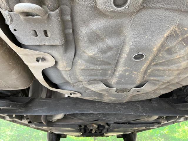 ノート Ｘ　禁煙車　純正９型ナビ　衝突軽減装置　全周囲カメラ　ブラインドスポットモニター　デジタルミラー　ＥＴＣ２．０　ドラレコ　置くだけ充電　コーナーセンサー　オートハイビーム　レーンキープ　スマートキー（19枚目）