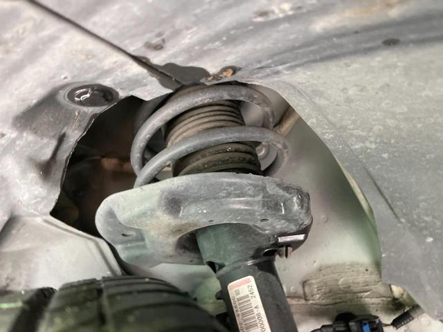 ノート Ｘ　禁煙車　純正９型ナビ　衝突軽減装置　全周囲カメラ　ブラインドスポットモニター　デジタルミラー　ＥＴＣ２．０　ドラレコ　置くだけ充電　コーナーセンサー　オートハイビーム　レーンキープ　スマートキー（20枚目）