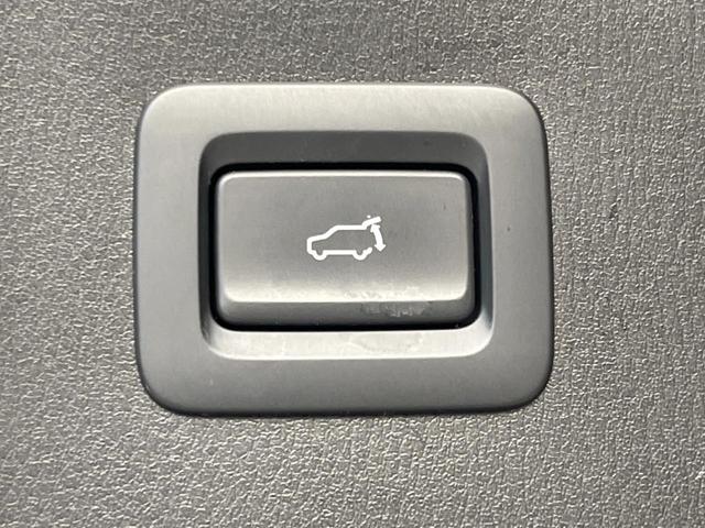 ＣＸ－５ ＸＤ　スポーツアピアランス　禁煙車　純正１０．２５型ナビ　全周囲カメラ　ＢＯＳＥサウンド　衝突軽減装置　レーダークルーズ　電動リアゲート　全席シートヒーター　コーナーセンサー　ステアリングヒーター　スマートキー（8枚目）