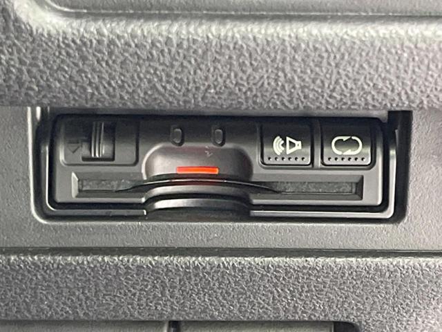 ジューク 15RX タイプV 禁煙車 純正ナビ バックカメラ HIDヘッドランプ ETC フルセグTV スマートキー 純正17インチアルミ オートライト オートエアコン 電動格納ミラー ドアバイザー CD再生(5枚目)