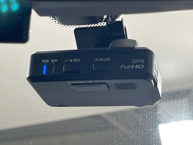 ジューク 15RX タイプV 禁煙車 純正ナビ バックカメラ HIDヘッドランプ ETC フルセグTV スマートキー 純正17インチアルミ オートライト オートエアコン 電動格納ミラー ドアバイザー CD再生(6枚目)