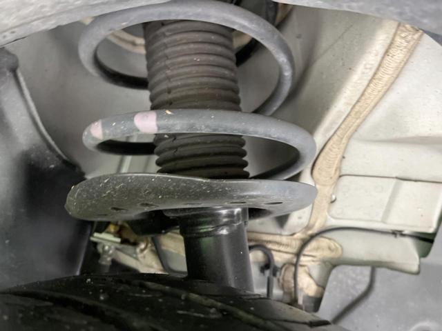 ジューク 15RX タイプV 禁煙車 純正ナビ バックカメラ HIDヘッドランプ ETC フルセグTV スマートキー 純正17インチアルミ オートライト オートエアコン 電動格納ミラー ドアバイザー CD再生(20枚目)