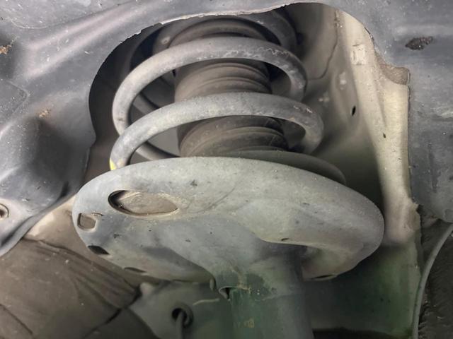 ノア Ｓｉ　ダブルバイビーＩＩ　禁煙車　両側電動ドア　純正９型ナビ　後席モニター　バックカメラ　衝突軽減装置　ハーフレザーシート　クルコン　リアオートエアコン　コーナーセンサー　オートハイビーム　純正１６インチアルミ　ＥＴＣ２．０（21枚目）