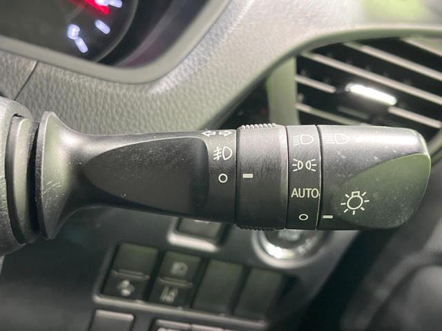 ノア Ｓｉ　ダブルバイビーＩＩ　禁煙車　両側電動ドア　純正９型ナビ　後席モニター　バックカメラ　衝突軽減装置　ハーフレザーシート　クルコン　リアオートエアコン　コーナーセンサー　オートハイビーム　純正１６インチアルミ　ＥＴＣ２．０（52枚目）