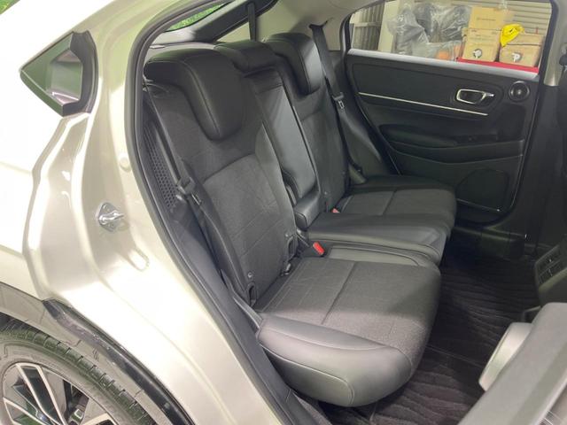 ヴェゼル ｅ：ＨＥＶ　Ｚ　禁煙車　純正９型ナビ　全周囲カメラ　衝突軽減装置　レーダークルーズ　電動リアゲート　シートヒーター　ブラインドスポットモニター　ハーフレザーシート　ＬＥＤヘッド　純正１８インチアルミ　ＥＴＣ２．０（10枚目）