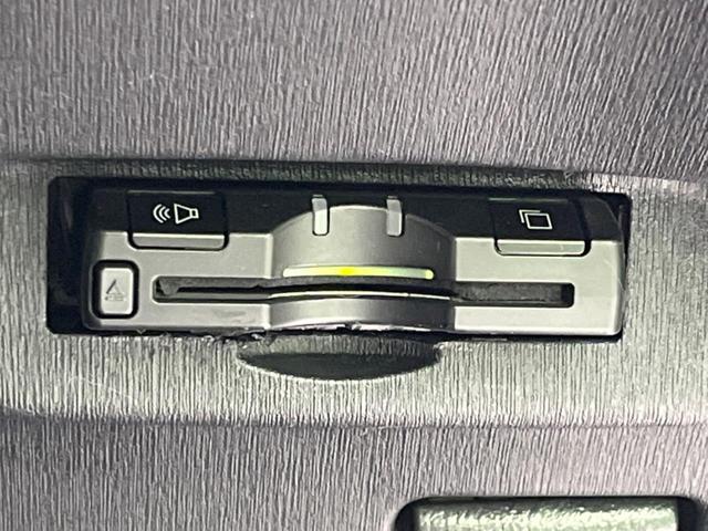 プリウス Ｓ　純正ＳＤナビ　バックカメラ　禁煙車　ドラレコ　ＨＩＤヘッド＆オートライト　ビルトインＥＴＣ　純正１５インチアルミ　オートエアコン　Ｂｌｕｅｔｏｏｔｈ　ＣＤ　ＤＶＤ再生　フルセグ（6枚目）