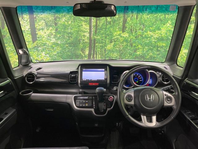 Ｎ－ＢＯＸカスタム Ｇ　ターボＳＳパッケージ　禁煙車　純正ナビ　衝突軽減装置　両側電動ドア　クルコン　バックカメラ　オートエアコン　オートライト＆ＨＩＤヘッド　パドルシフト　純正１５インチアルミ　スマートキー　ＥＴＣ（2枚目）