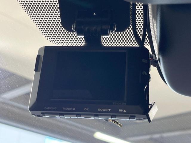 ノア Ｓ－Ｇ　禁煙車　純正１０．５型ディスプレイオーディオ　衝突軽減装置　レーダークルーズ　電動スライドドア　バックカメラ　リアオートエアコン　電動パーキング　スマートキー　ドラレコ　ＥＴＣ２．０（8枚目）