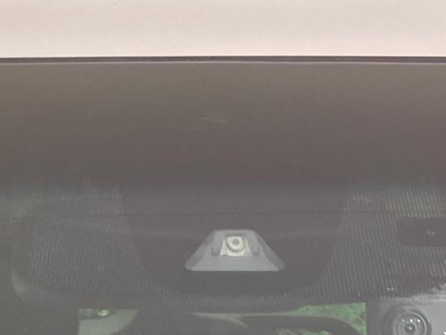 �y�z���_�Z���V���O�z���s���ɑO���̎ԗ�����F�����A�Փ˂������Ȏ��͌x��ƃu���[�L�ŏՓˉ���Ɣ�Q�y�����A�V�X�g�B�����S�Ƀh���C�u�����y���݂��������܂��B