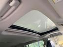 【サンルーフ】開放感たっぷりの希少装備、サンルーフが装着されています!車内に明かりを取り入れたり景色を楽しむ以外にも、車内の空気も簡単に換気できて快適です!
