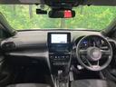 ヤリスクロス ハイブリッドZ 禁煙車 純正8型ディスプレイオーディオ 全周囲カメラ 衝突軽減装置 レーダークルーズ ブラインドスポットモニター シートヒーター ハーフレザーシート パワーシート オートハイビーム コーナーセンサー 中古車画像_2
