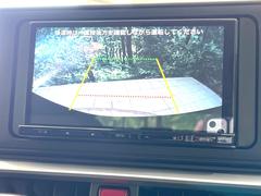 【バックカメラ】駐車時に後方がリアルタイム映像で確認できます。大型商業施設や立体駐車場での駐車時や、夜間のバック時に大活躍！運転スキルに関わらず、今や必須となった装備のひとつです！ 4