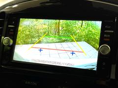 【バックカメラ】駐車時に後方がリアルタイム映像で確認できます。大型商業施設や立体駐車場での駐車時や、夜間のバック時に大活躍！運転スキルに関わらず、今や必須となった装備のひとつです！ 4