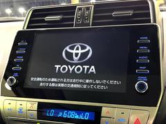 【メーカー９型純正ナビ】インテリアに溶け込むスタイリッシュな「専用設計」メーカーナビを装備♪視認性や操作性など基本性能にも優れ、より上質なカーライフをお楽しみいただけます。 4