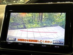 【バックカメラ】駐車時に後方がリアルタイム映像で確認できます。大型商業施設や立体駐車場での駐車時や、夜間のバック時に大活躍！運転スキルに関わらず、今や必須となった装備のひとつです！ 4