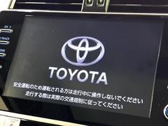 【メーカー純正ナビ】インテリアに溶け込むスタイリッシュな「専用設計」メーカーナビを装備♪視認性や操作性など基本性能にも優れ、より上質なカーライフをお楽しみいただけます。 4