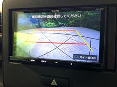 【バックカメラ】駐車時に後方がリアルタイム映像で確認できます。大型商業施設や立体駐車場での駐車時や、夜間のバック時に大活躍！運転スキルに関わらず、今や必須となった装備のひとつです！ 4