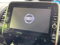 【大画面純正９型ナビ】人気の大型９インチナビを装備。存在感のある大画面はインパクト大！ナビ利用時のマップ表示は見やすく、テレビやＤＶＤは臨場感がアップ！いつものドライブがグッと楽しくなります♪ 3