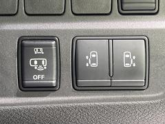 【両側パワースライドドア】スマートキーや運転席のスイッチで後席両側スライドドアの開閉が可能♪電動だから力を入れてドアを開ける必要が無く、小さなお子様でも簡単に開け閉めでき快適です♪ 6