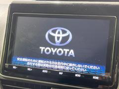 �ڽ��������ʥӡۿ͵��ν����ʥӤ������������ǥ�����ǽ�⽼�¤��Ƥ��ꡢ�£�������������³����Ф������Υ��ޥۤ�ͣУ��ץ쥤�䡼�β��ڤ������ǽ�������α�ž������˳ڤ����ʤ�ޤ����� 3