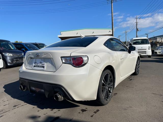 ８６ ＧＴ　６ＭＴ　ＨＫＳマフラー　バックカメラ　Ｂｌｕｅｔｏｏｔｈオーディオ　カーボンボンネット（5枚目）